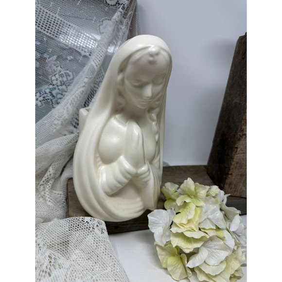 Vintage Royal Haeger Praying Madonna Ivory Virgin Mary Planter Vase - Picture 2 of 8